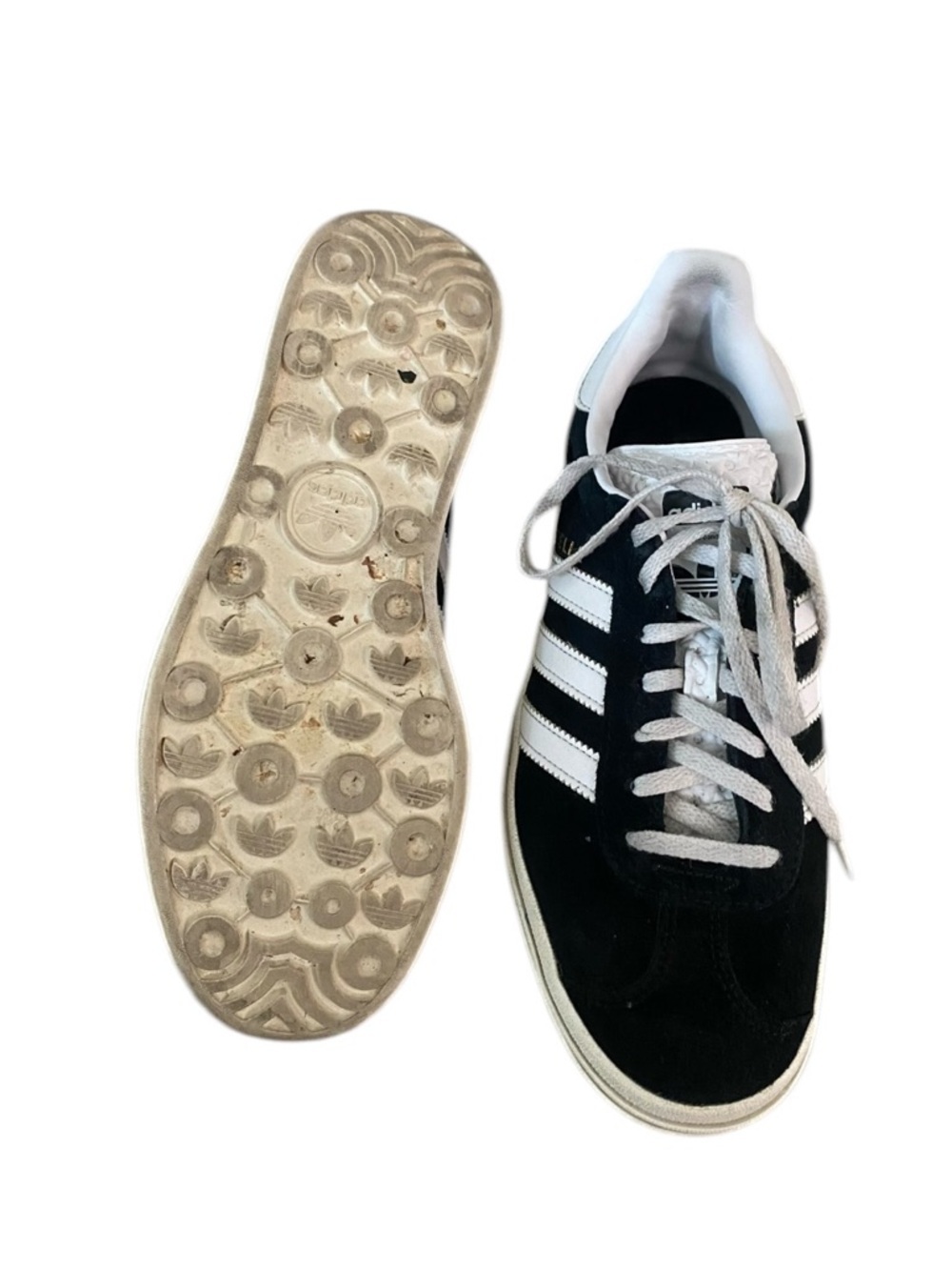 Classic Adidas Gazelle sneakers in black suede with iconic white stripes - Picture 9 of 16